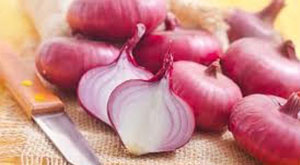Onion Juice to Control Hair