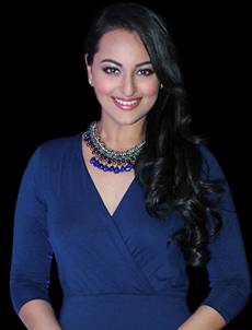 Sonakshi Sinha hair style with long hair