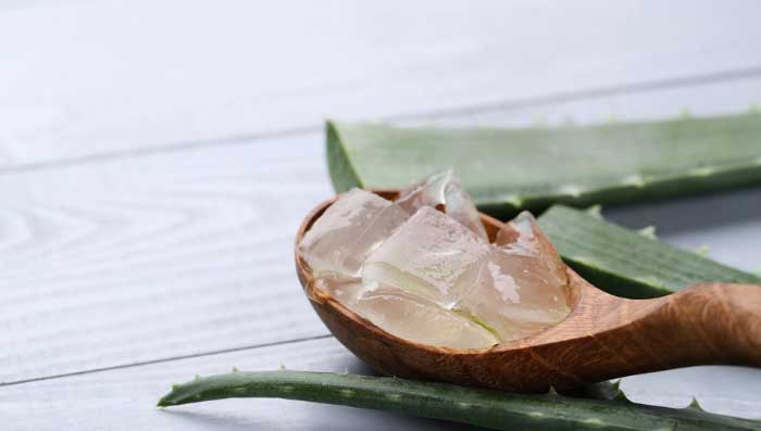 Aloe vera and castor oil for skin whitening face mask