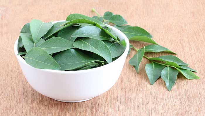 Curry leaves and onion juice mask