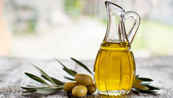 6 Amazing Benefits of Olive Oil for Hair